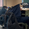 高三男生上课时那无处安放的大长腿！山东孩子真的人均一米八吗