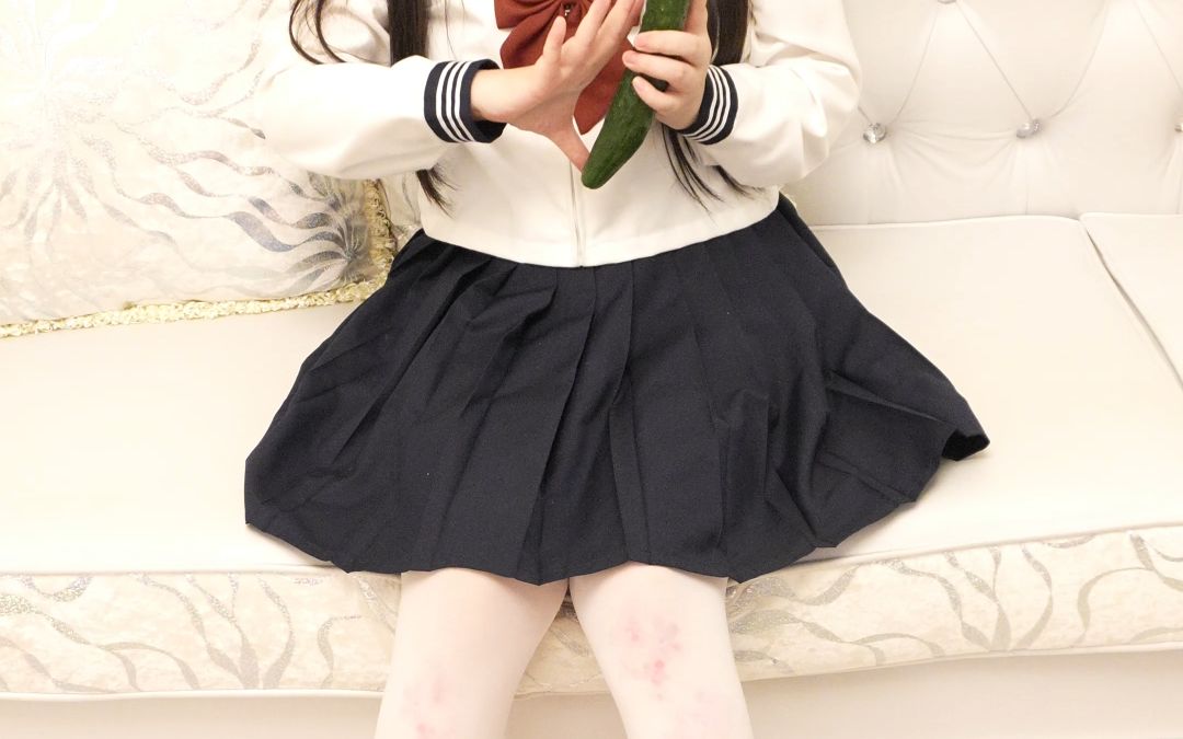 4K Ultra HD face eating cucumber 12 minutes full version] National Day happy 15 seconds before the shade, JK white three white silk super kawaii (● ˇ ∀ ˇ ●)