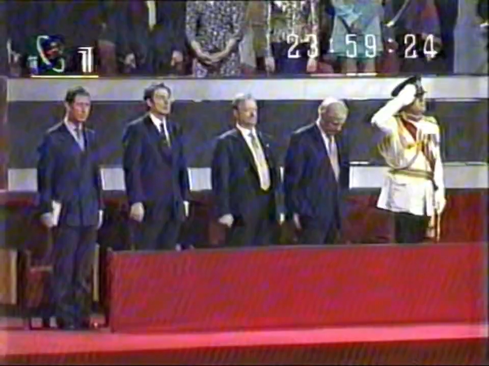 【历史】在1997年7月1日0时，香港回归了