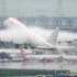 高空气湿度下波音747起飞名场面！机翼布满水汽震撼离场