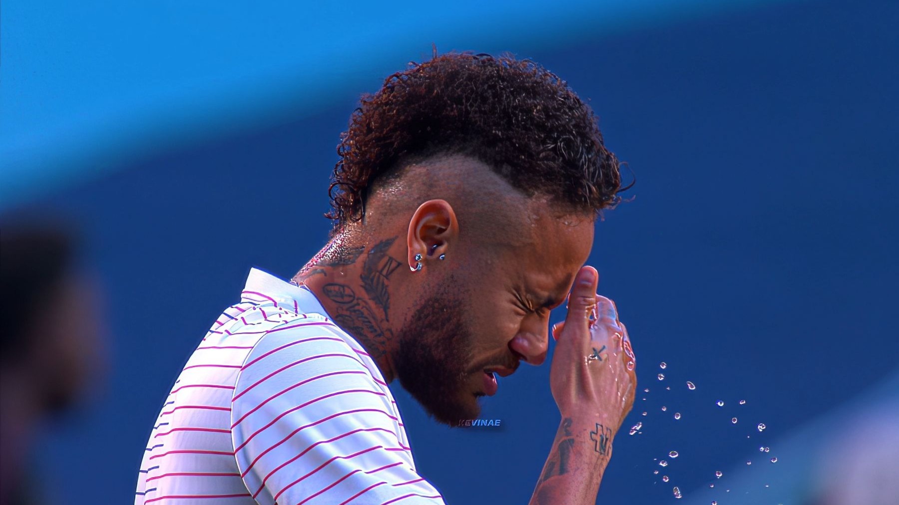 每一帧都属于足球