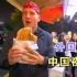老外逛中国夜市，一个肉夹馍就吃嗨了：这才是生活的真正意义！