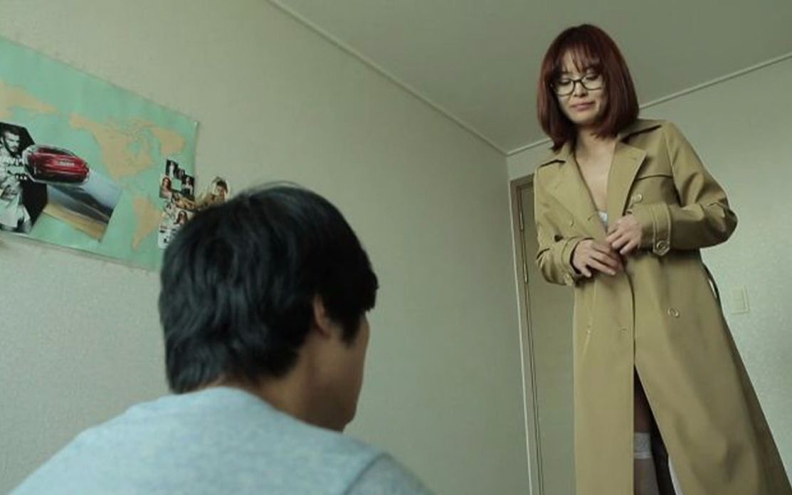 三分钟看完韩国剧情伦理电影《年轻的母亲3》,一家三口觊觎一位女子!