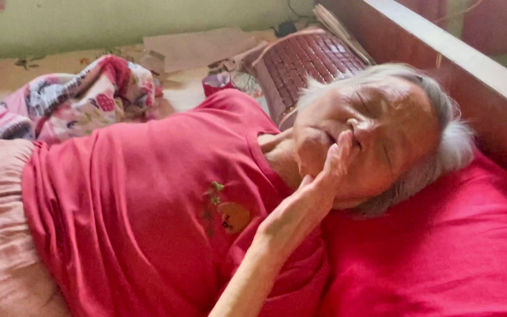 上海93岁老太老无所依，无儿无女的晚年太凄凉了