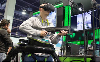 《VR游戏》买！买！买！VirtuixOmniVR跑步机开始预订：699刀(视频)