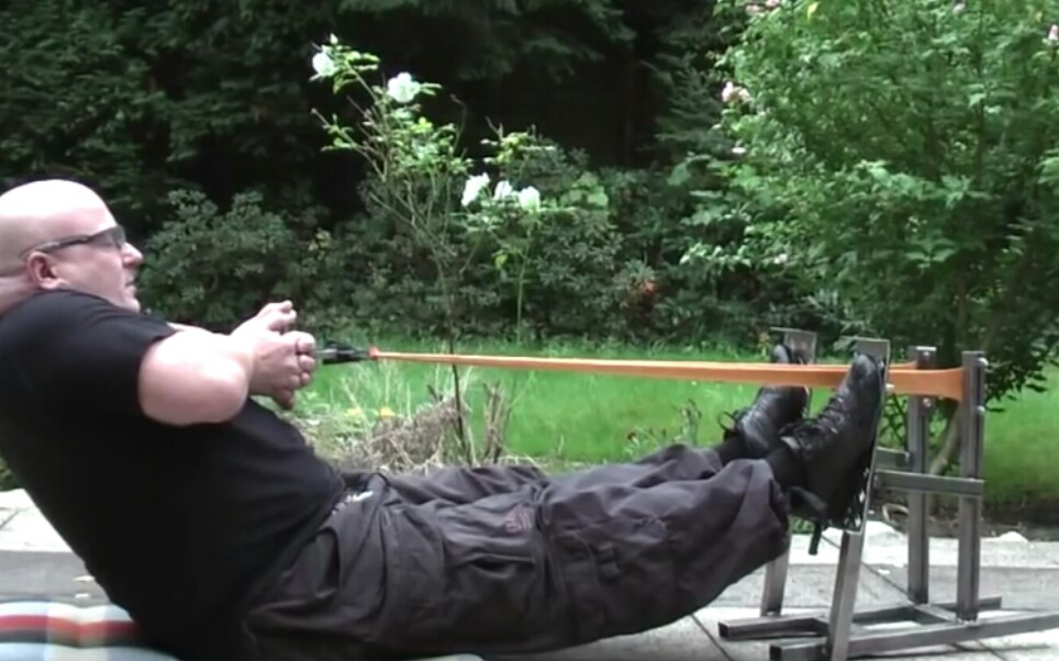 【中文字幕】世界最强弹弓（JoergSprave ）_哔哩哔哩_bilibili