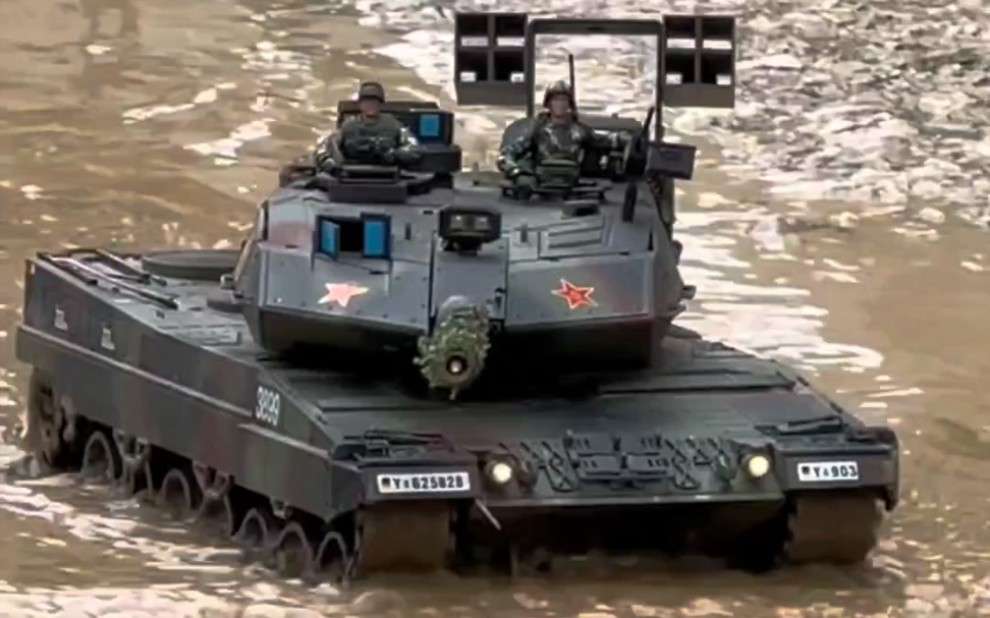 中国“豹二”火速援俄前往“乌东”战场