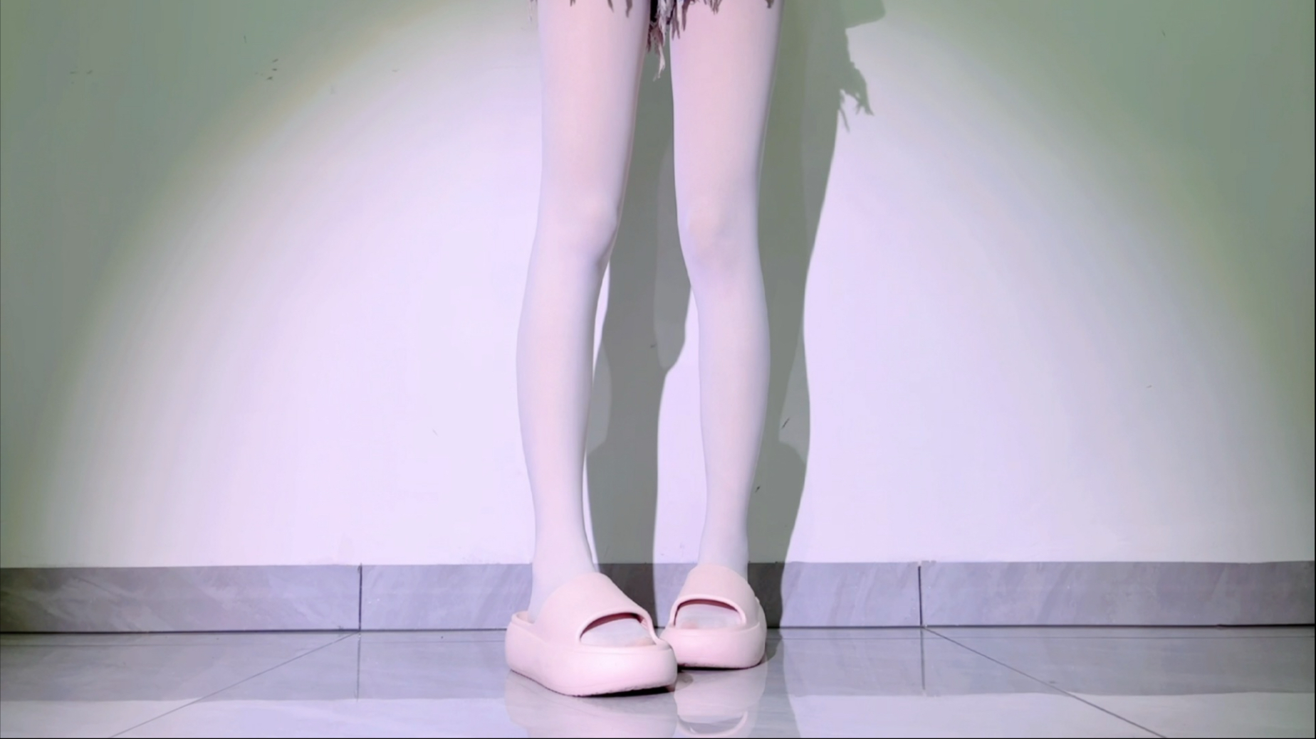 厚白加可爱拖鞋(~¯▽¯)~