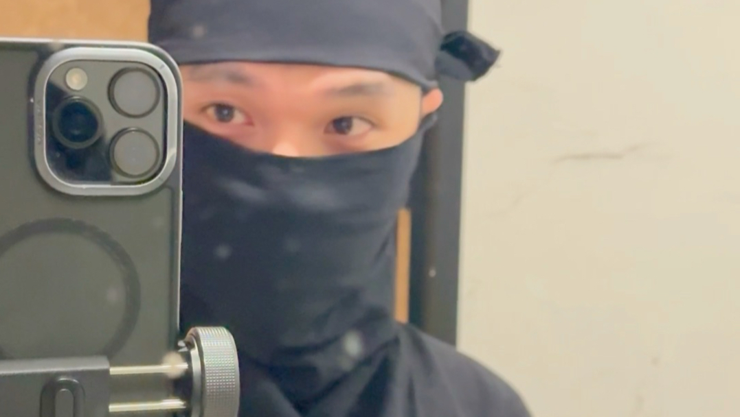 略微调整这样一个头套就戴好了。不足地方请指教。