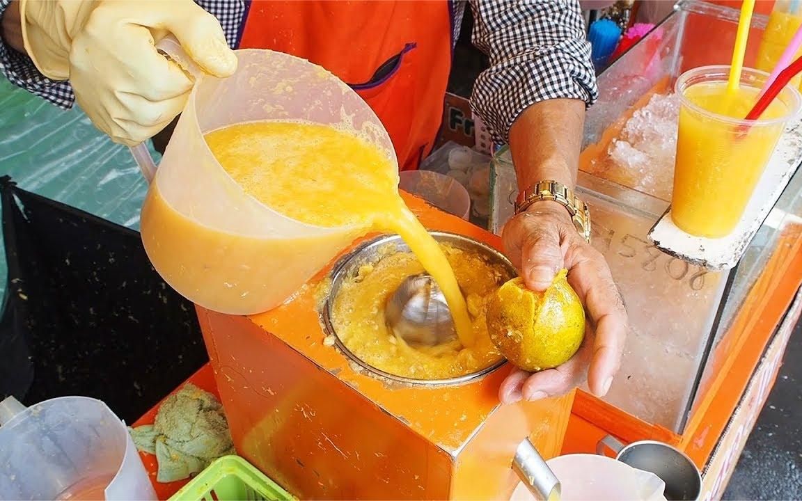泰国街头美味的美食，新鲜橙汁加工，简直是太好喝了