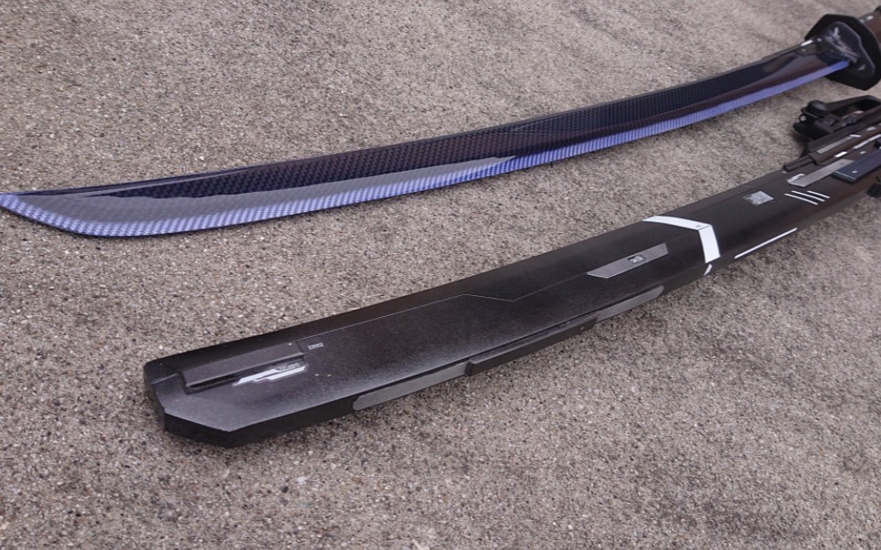 价值50万日元的赛博朋克武士刀(达米恩光剑)