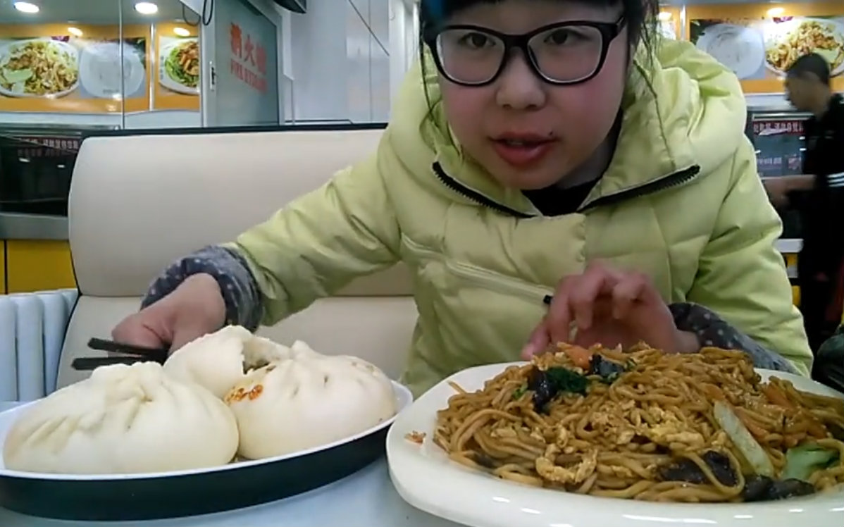 中国吃播-- 猫小九 包子+炒面+炸鸡_美食圈_生