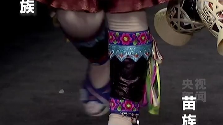 45名贵州大山里的孩子，身穿民族服饰在国际T台刮起“最炫民族风”，让世界看到了东方美学