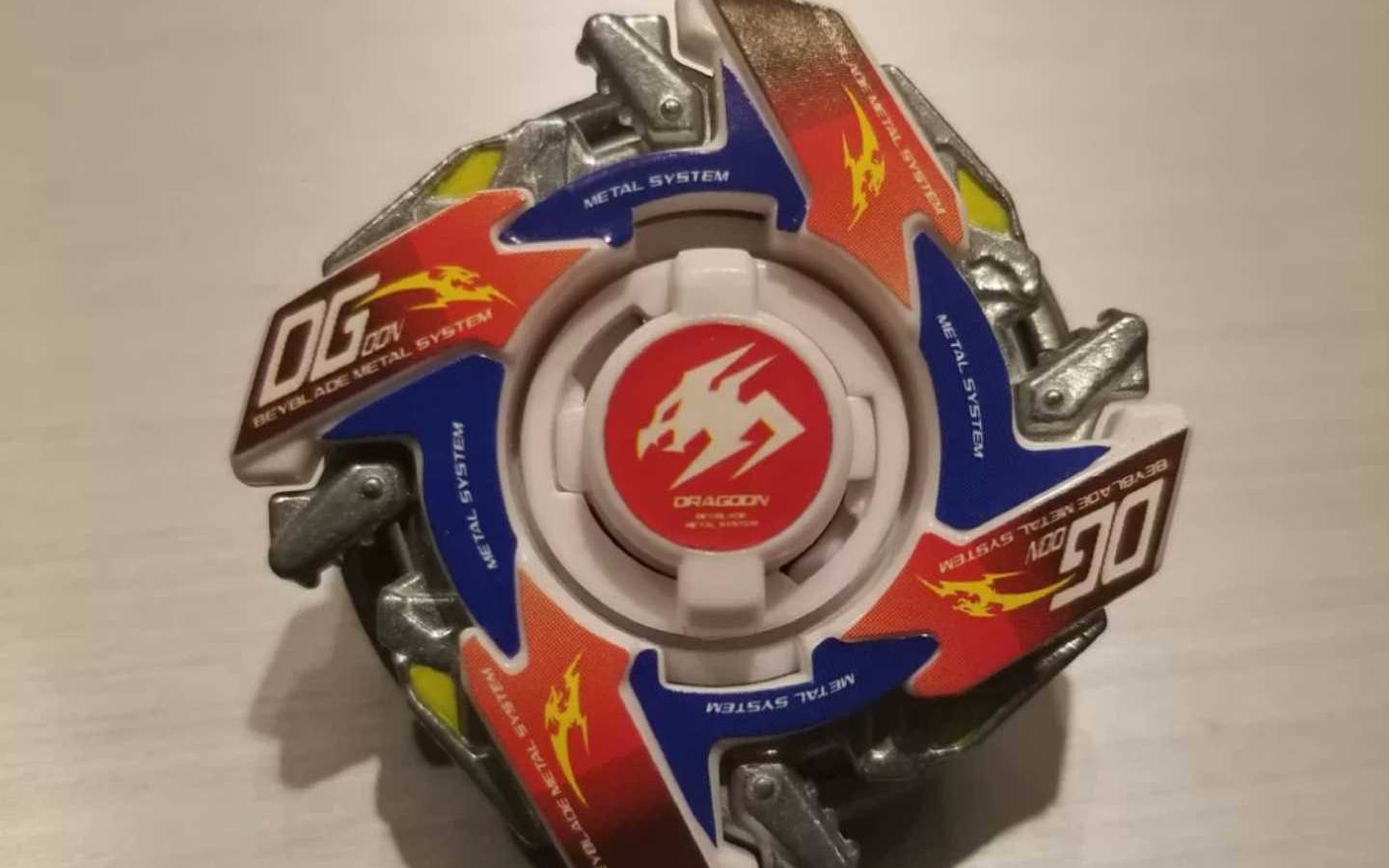 beyblade爆旋陀螺旧世代hms究极龙骑士金属风暴谁顶得住啊