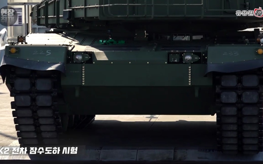 韩国出口波兰的K2黑豹战车潜水渡河性能检验 测试视频