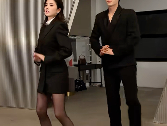 白鹿最新黑丝高跟鞋跳舞