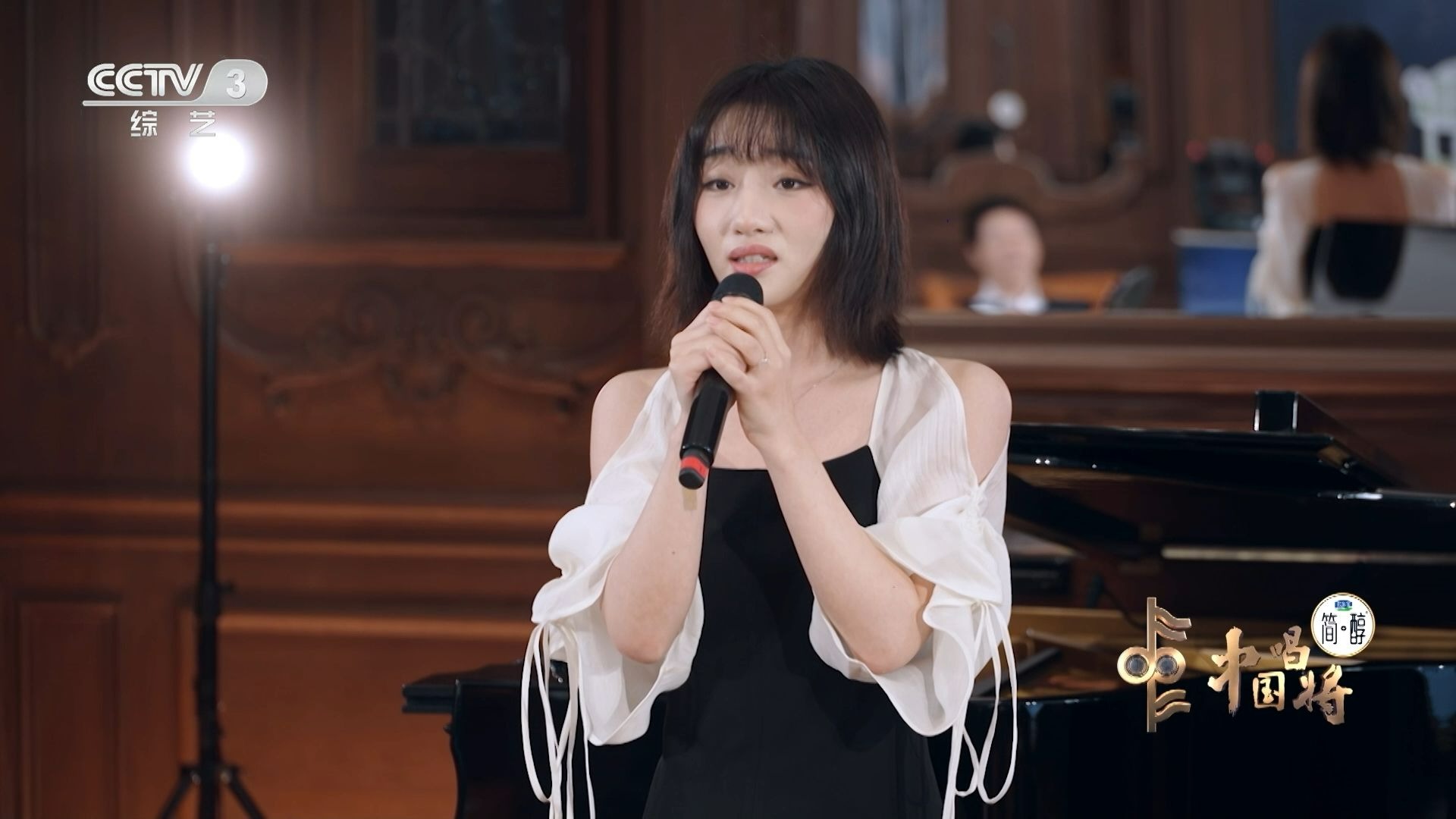 【中国唱将】严小北演唱《胡桃夹子》，声音干净，唱腔流转自如，舞台状态特别松弛。今晚她究竟能够拿下几票，拭目以待！