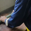 90岁父亲给56岁儿子擀面条，看着父亲的身影既感动又幸福