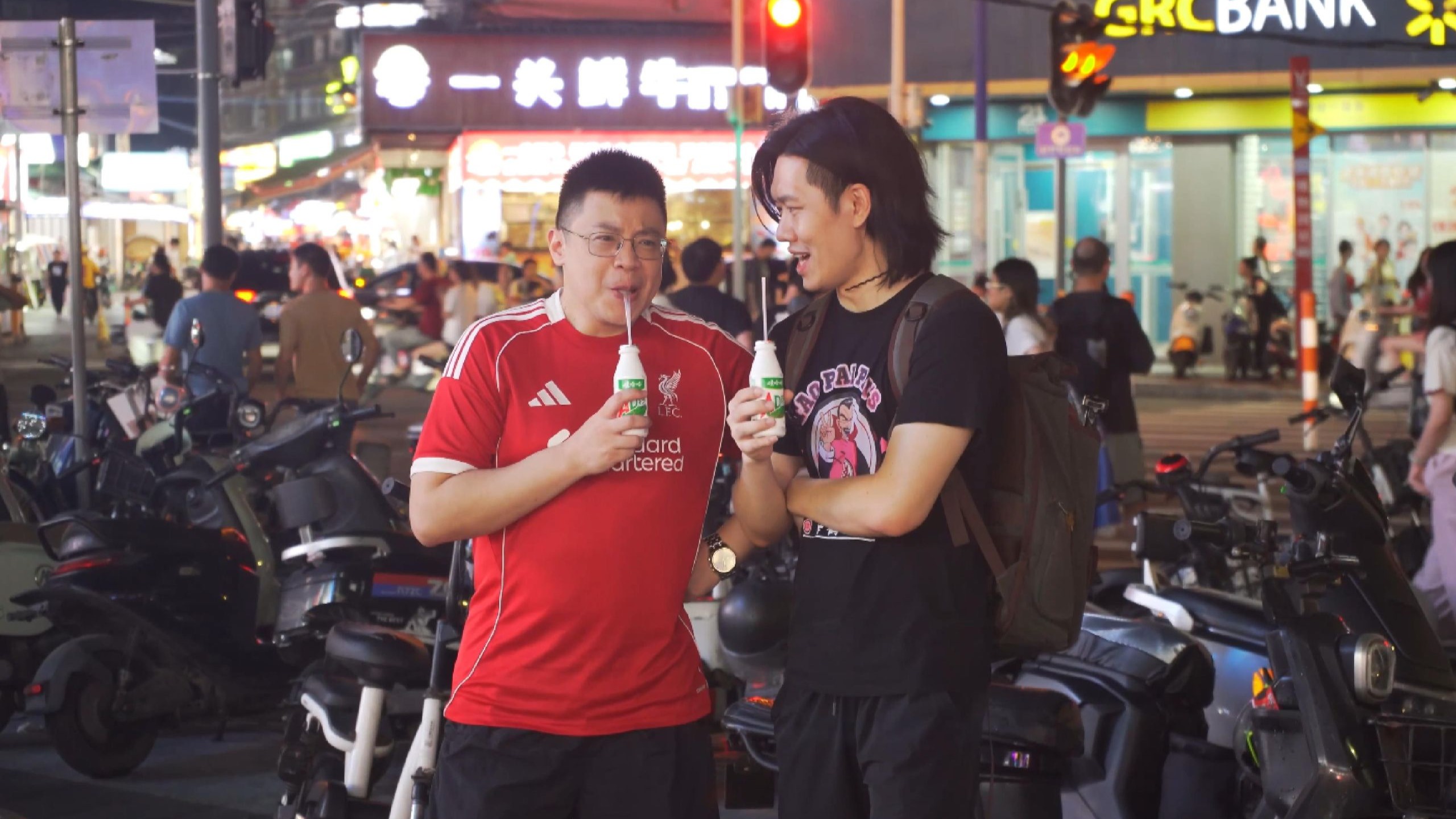 【品城记】一秒重回学生时代！100块不到吃到扶墙而出，这个夜市太好逛了！