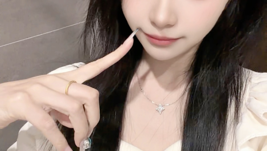 这一路很辛苦，我可以破碎，但绝不能枯萎。