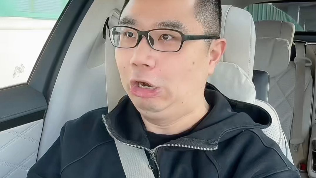 奔驰标只有放在这种车上才能熠熠生辉，放在E级以下就黯淡无光了
