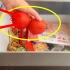 把西红柿放进冰箱冷冻室，1年吃不完，和新鲜的一样好吃，省钱