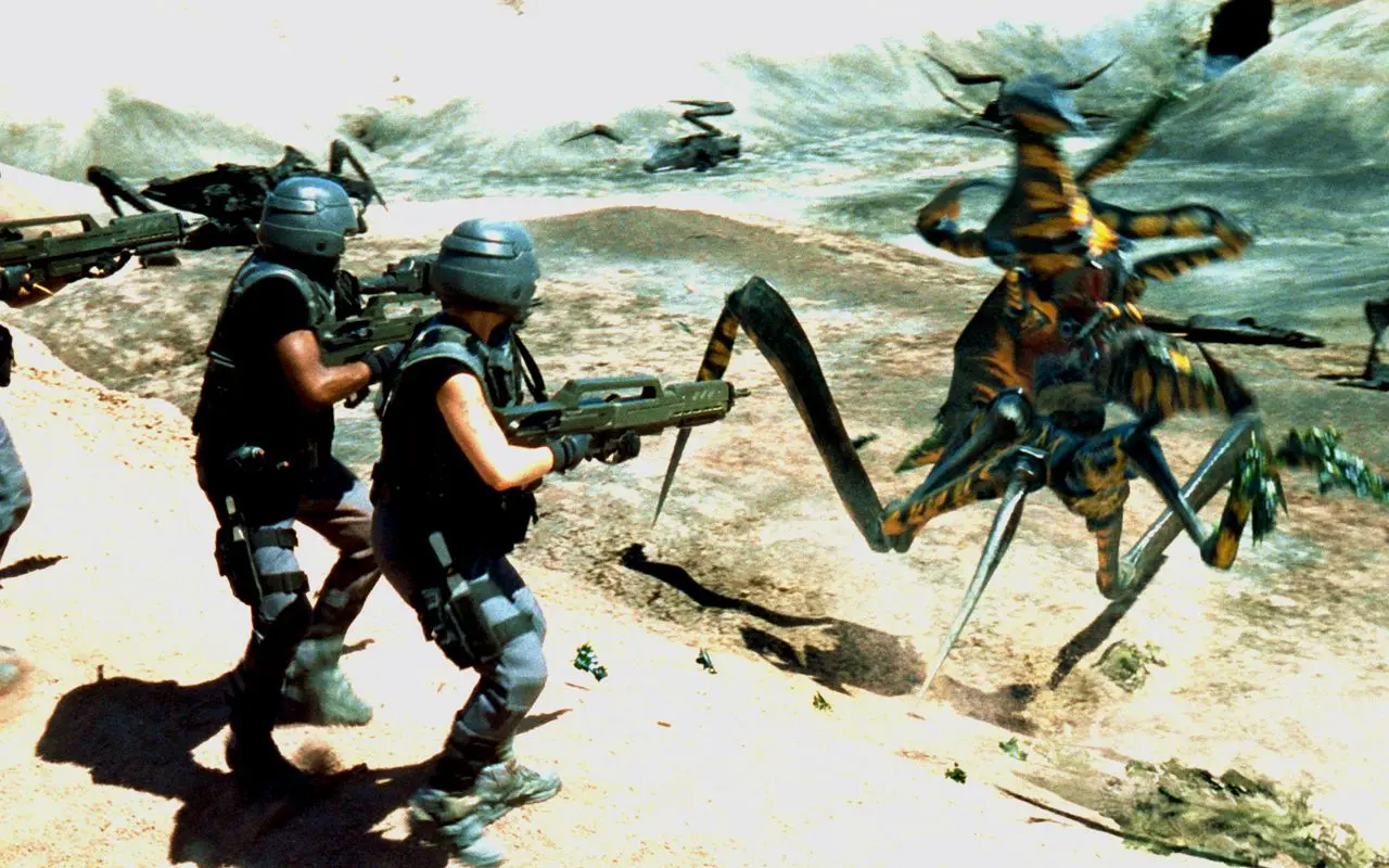 虫族侵略人类？其实观众被骗了20年，立刻看懂《星河战队》背后的阴谋