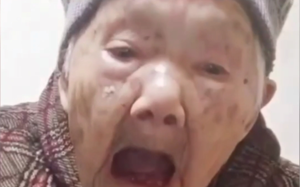 都市报道【这一声声“妈”听哭了 101岁奶奶思念母亲 对着手机喊妈妈别走】