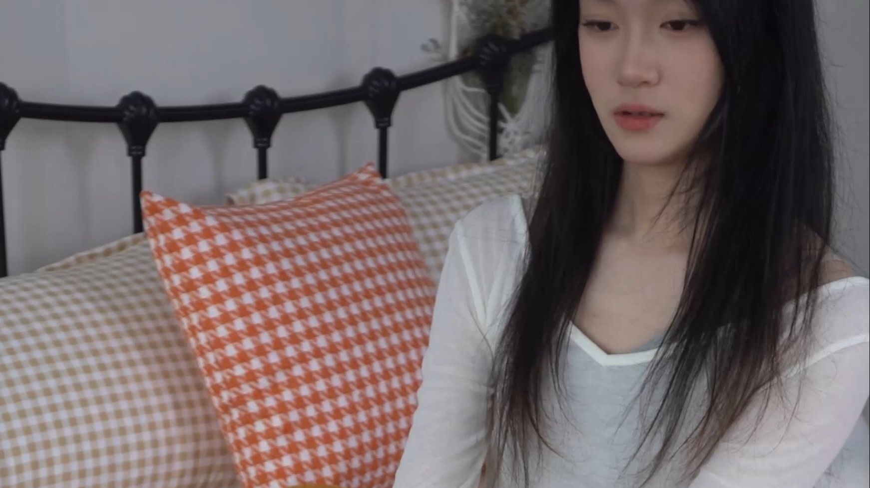 校花级女大，兼职模特约拍 时薪1k