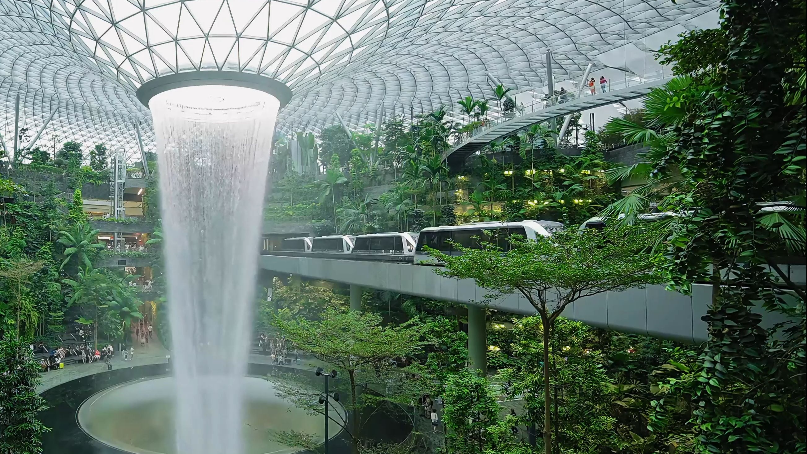 新加坡 | 樟宜机场 | 仿佛AI生成的未来感