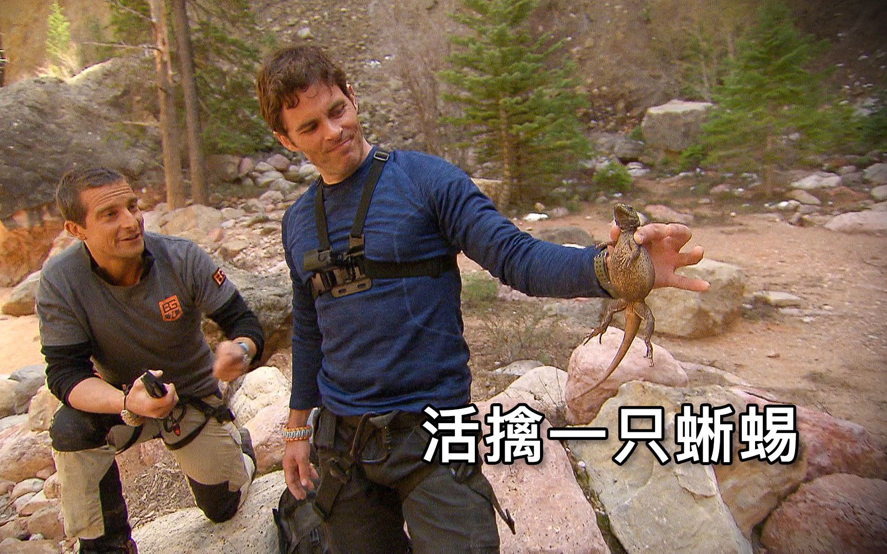 在荒岛上求生，贝爷吃小龙虾火锅，享用五公斤的野鳗鱼_哔哩哔哩_bilibili