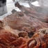 新疆特色美食烤全羊，150元/公斤外酥里嫩，拌面只是餐前开胃小菜