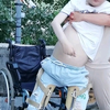 这么热的天妈妈抱着两米多大个的我站起来锻炼身体每天都把妈妈累的腰酸背痛