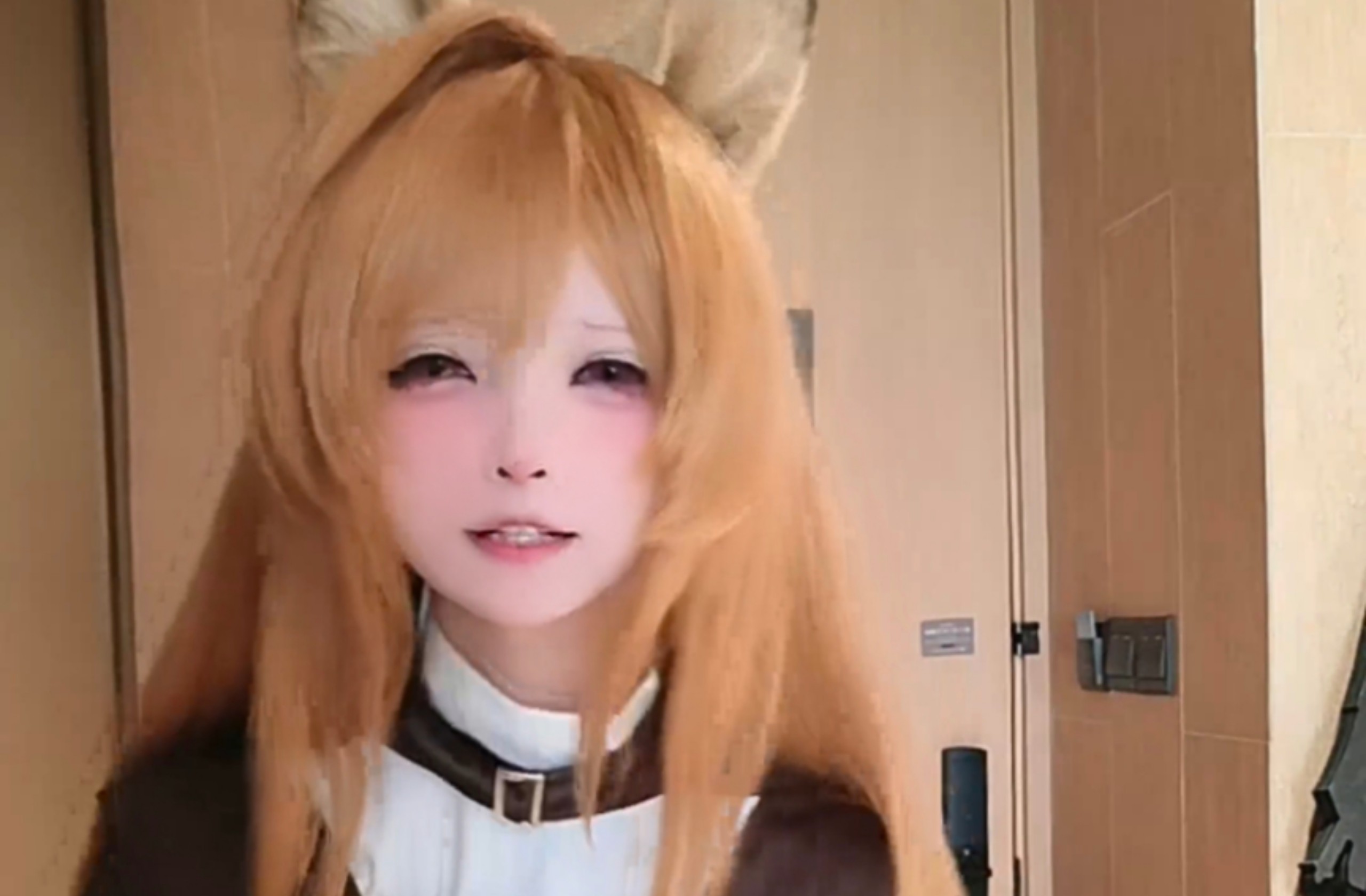 内 有 饿 犬