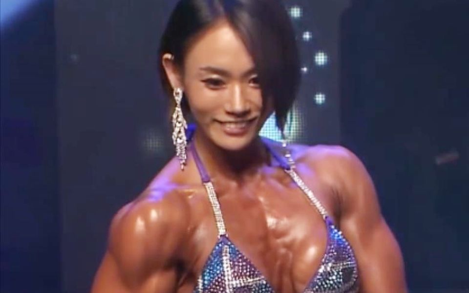【女子健身相册】性感韩国健美运动员比基尼动作展示！