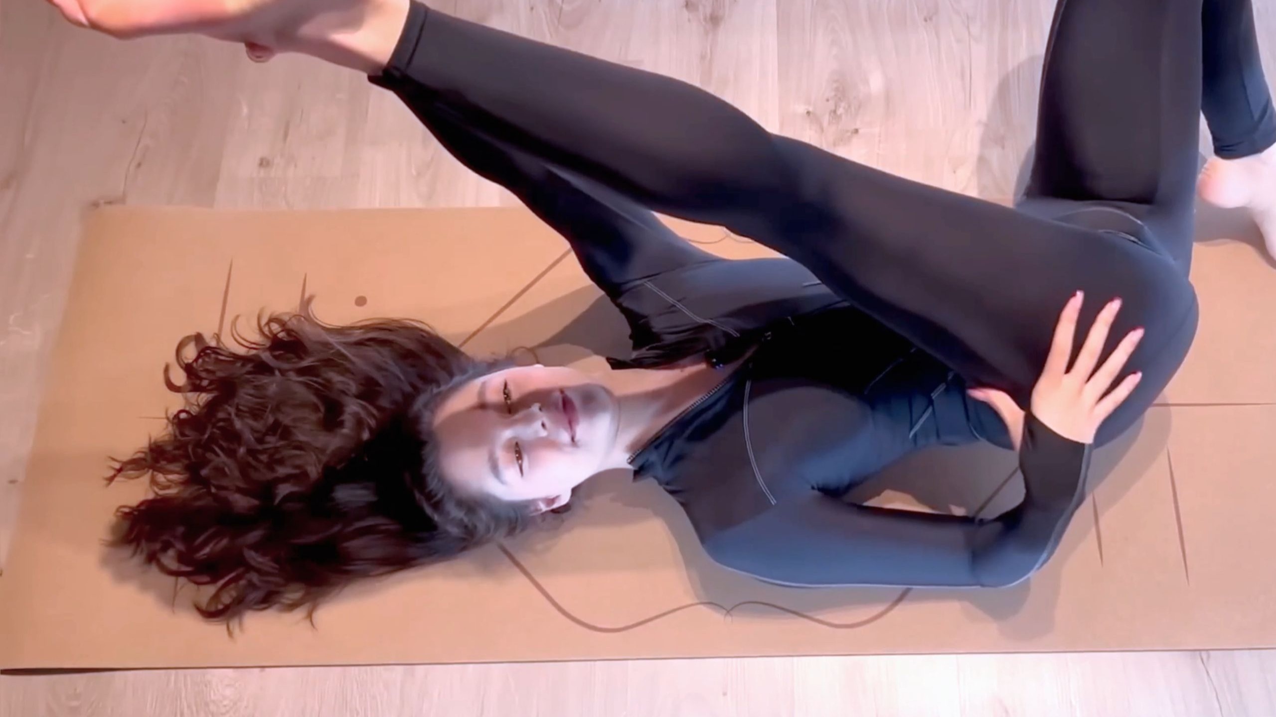 4K 瑜伽实时深腿伸展｜居家练习蜜桃臀