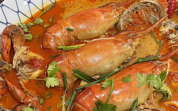 泰国美食：冬日里的开胃神汤冬阴功神汤巨型罗氏虾三只装一盆