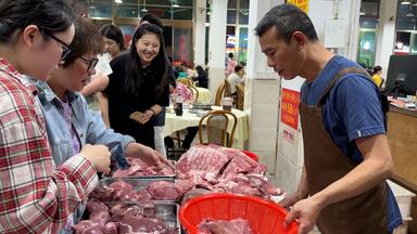 在广州深夜吃<em class="keyword">猪杂粥</em>，238块一半粥一半铁板