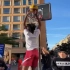 小伙做街头篮球挑战，碰到的个个都是大神级人物！
