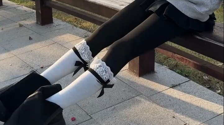 趁没人脱了散散味