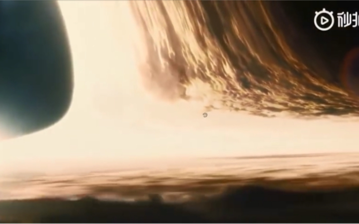 《星际穿越》里飞船穿越卡冈图雅黑洞的的画面真的太不可思议了，看n变也不会腻