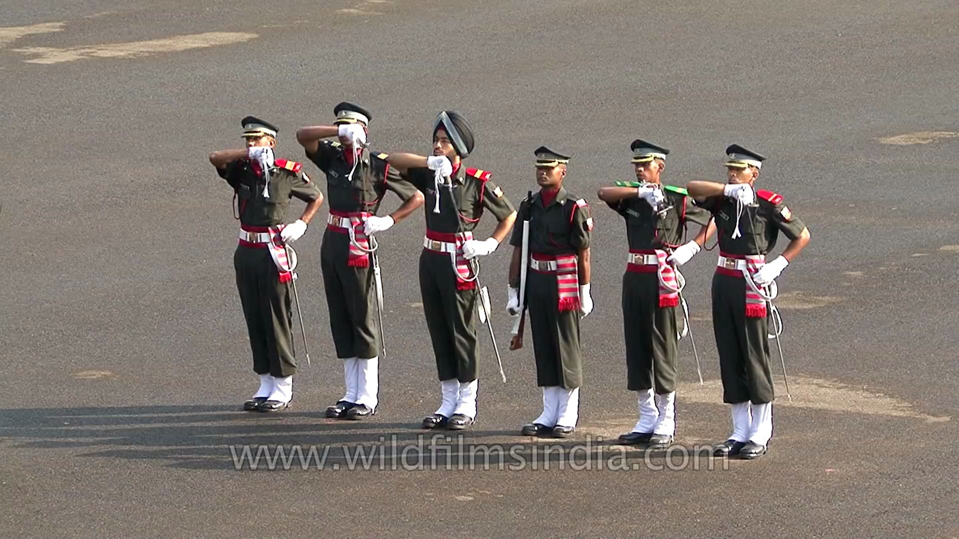 印军仪仗队剑术风采