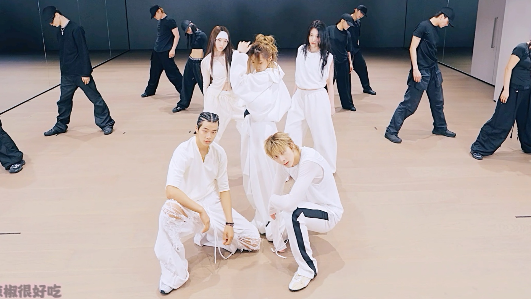 『4K镜面扒舞』ALLDAY PROJECT出道曲FAMOUS镜面练习室 加亮+音源替换 扒舞用