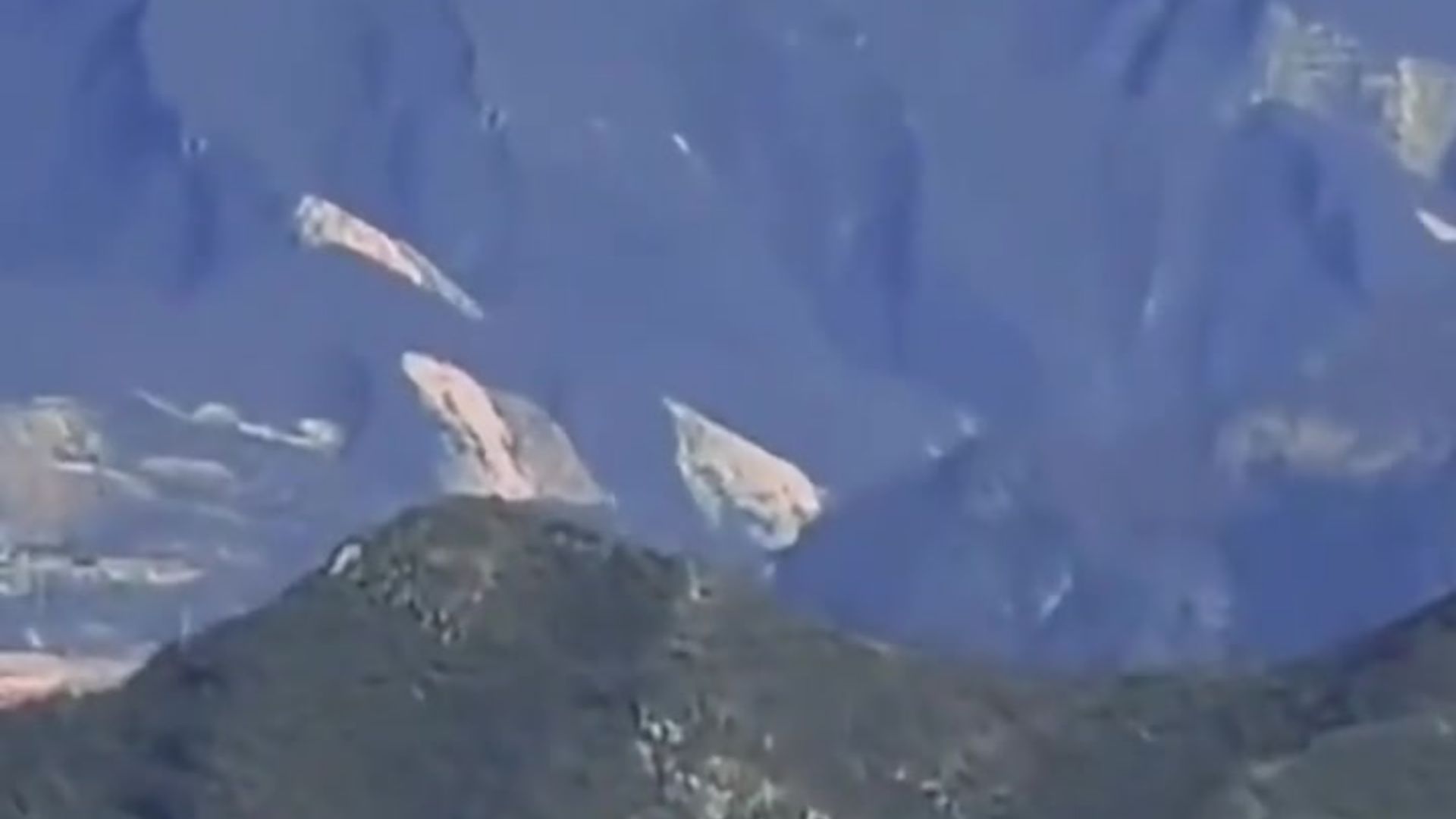 惊现空间通道！这是外星人在开启星门或虫洞吗？