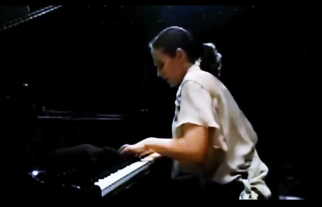 贝多芬-第五钢琴协奏曲“皇帝”——“纤细精炼 绮丽绚烂”美女演奏家 埃莱娜·格里莫