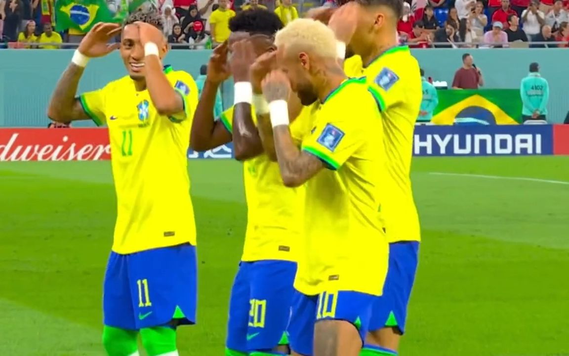 不仅球看好，桑巴舞更管够，谁能拒绝会跳舞的巴西足球巨星内马尔呢，更何况是一整队桑巴军团！