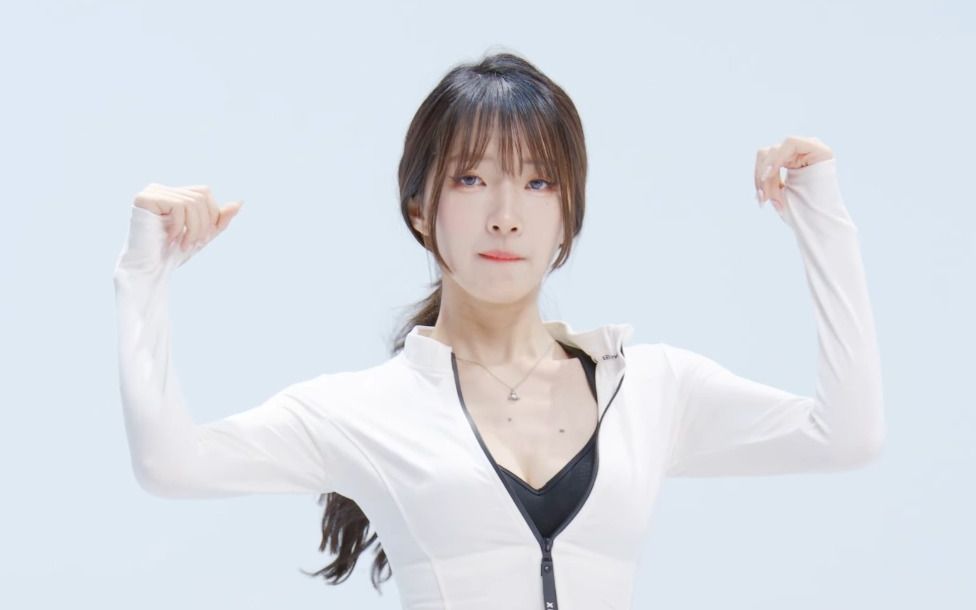 TOMBOY Seo Young White and Black