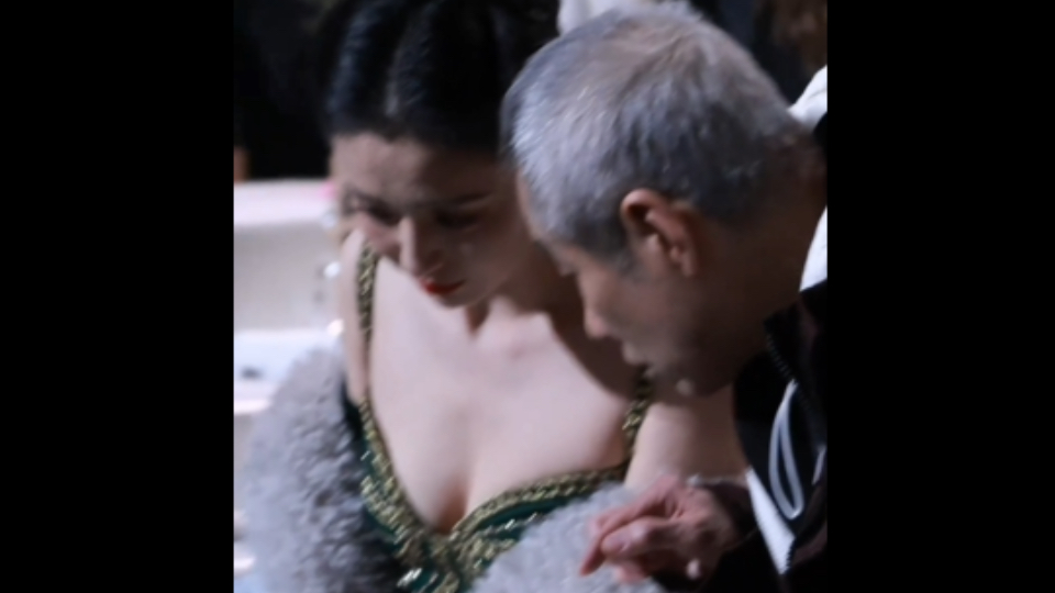 佟丽娅与老戏骨刘佩琦聊的很high啊