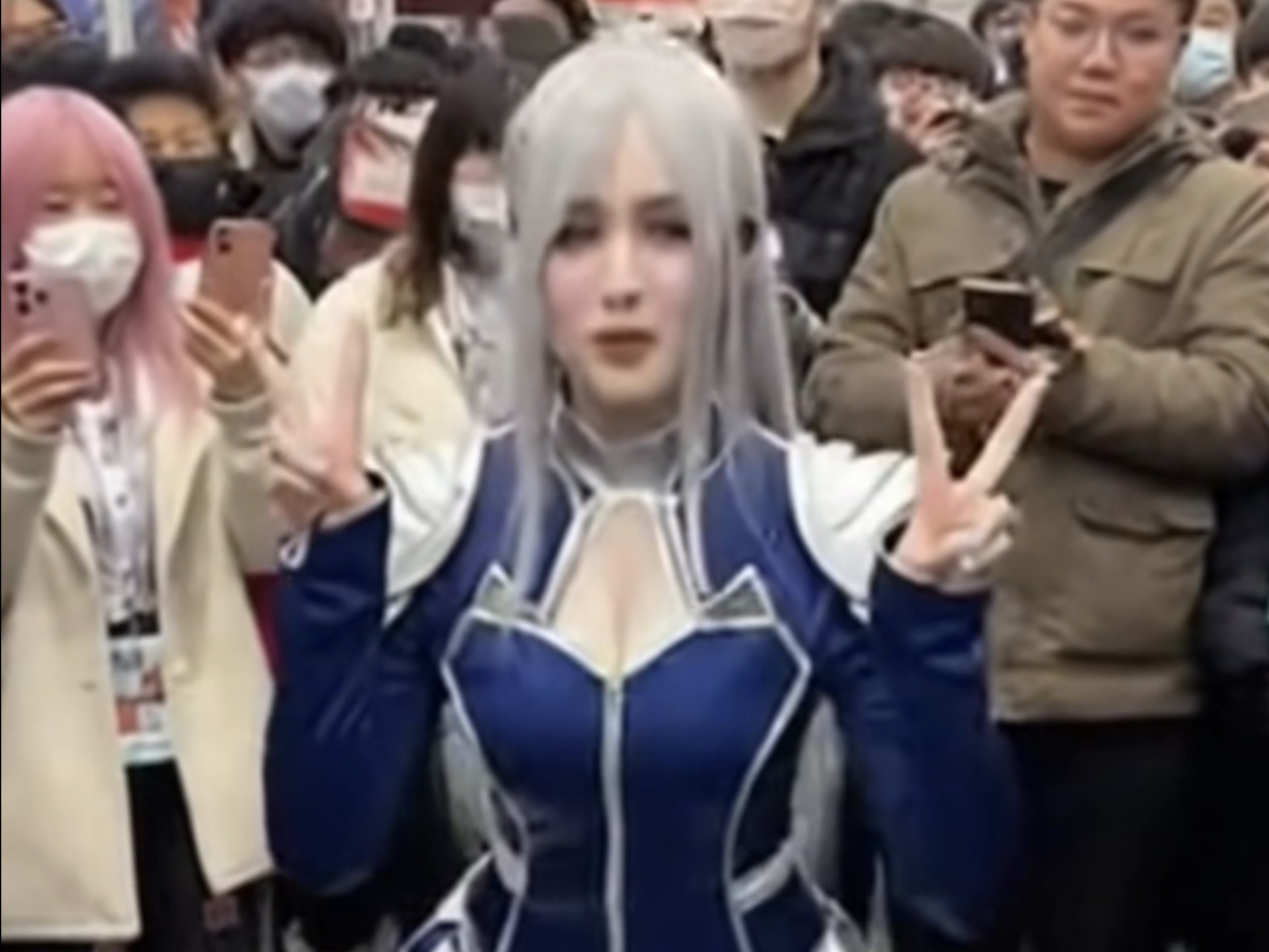 肥宅在漫展洗脑众多美女做出羞耻举动（洗脑第二弹）（自制）