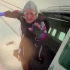 这个83岁的老太太刚从4000米的高空跳了下来